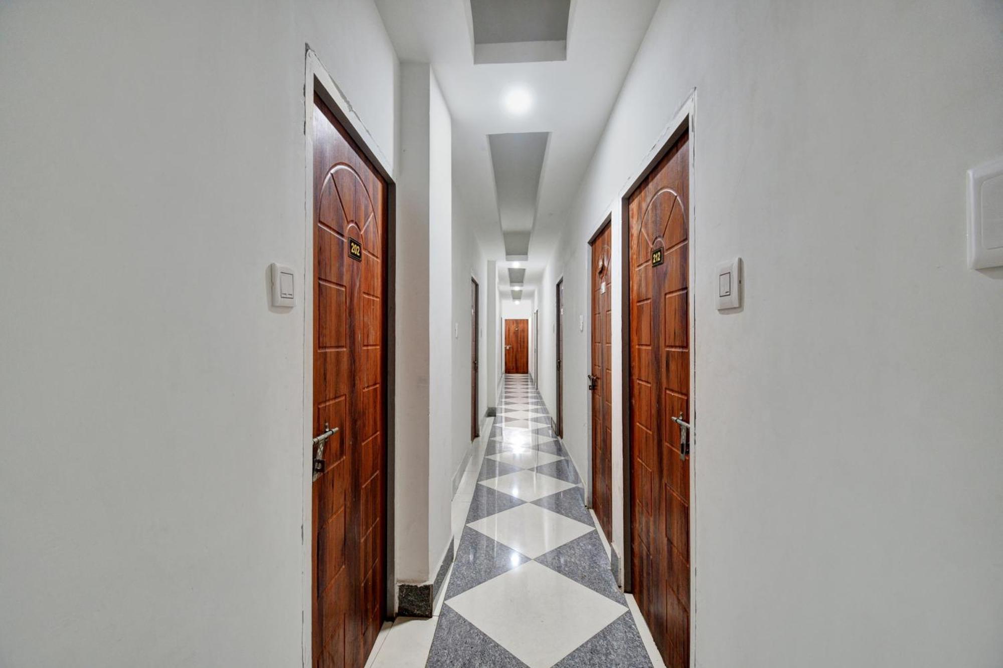 Super Hotel O Royal Empire Kalkutta Kültér fotó